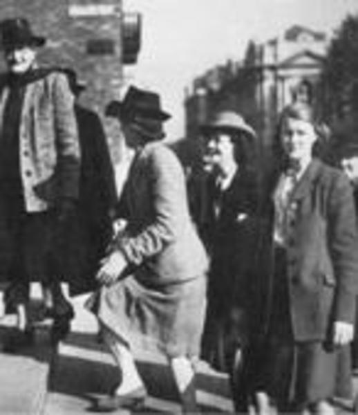 Louie Bennet & hen Chenevix